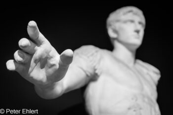 Hand  München Bayern Deutschland by Peter Ehlert in Abguss-Reihen,Hand,Beziehungen