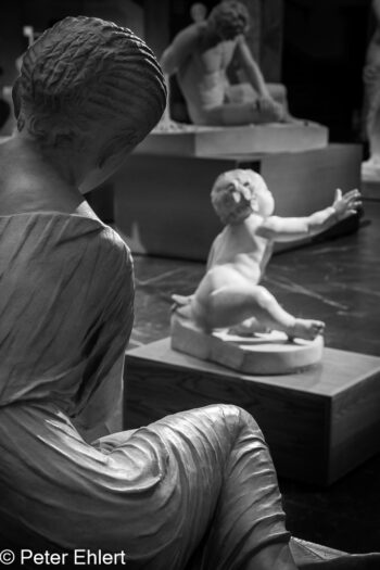 Beziehungen  München Bayern Deutschland by Peter Ehlert in Abguss-Reihen,Hand,Beziehungen