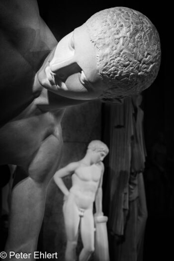 Beziehungen  München Bayern Deutschland by Peter Ehlert in Abguss-Reihen,Hand,Beziehungen