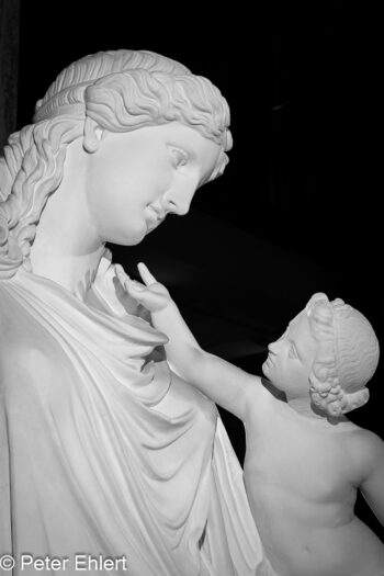 Beziehungen  München Bayern Deutschland by Peter Ehlert in Abguss-Reihen,Hand,Beziehungen