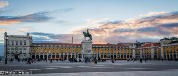 Abendlicht über dem Platz  Lissabon Distrikt Lissabon Portugal by Lara Ehlert in LIS-Augusta