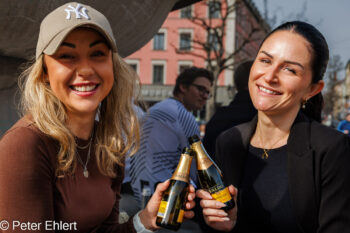 Alessandra mit Freundin     by Peter Ehlert in MUC-Fotowalk-Bavaria Unseen