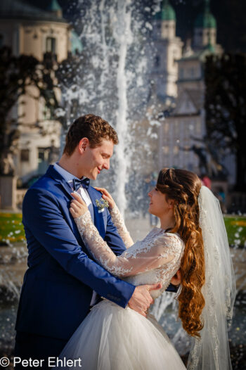 Hochzeitspaar Hochzeitspaar Salzburg Salzburg Österreich by Peter Ehlert in Salzburg mit Schloss Hellbrunn